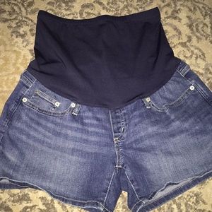 LIKE NEW GAP Maternity shorts